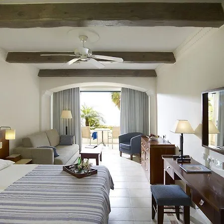 Columbia Beachotel Pissouri
